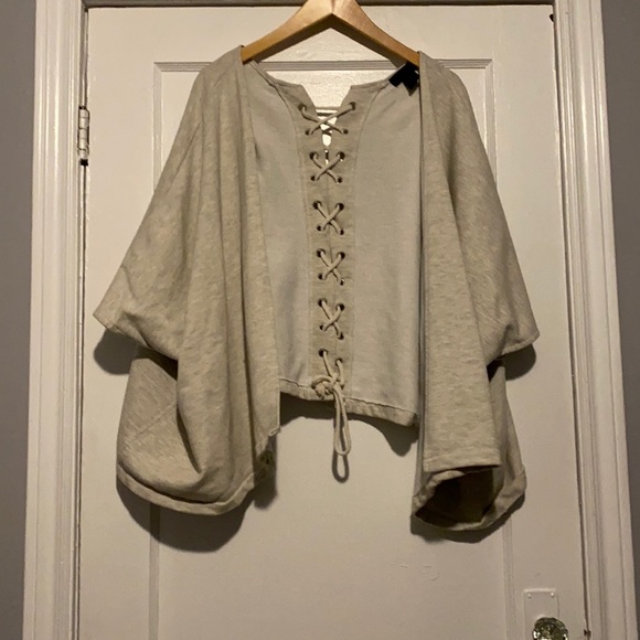 Steve Madden wrap with tie details - Picture 1 of 4